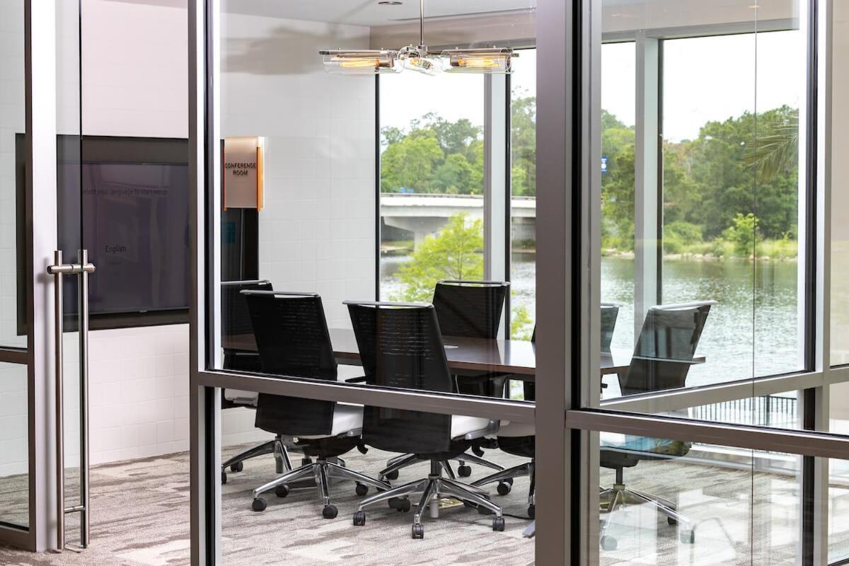 The Executive Suite เดอะวูดแลนส์ ภายนอก รูปภาพ